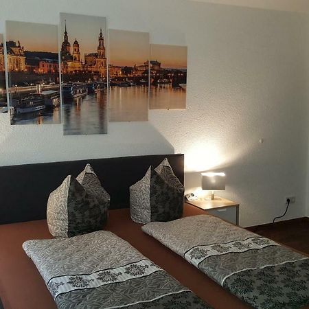 Ferienwohnung Oder Studio Dresden-Neustadt Inkl Parkplatz Mit Balkon Oder Terrasse מראה חיצוני תמונה