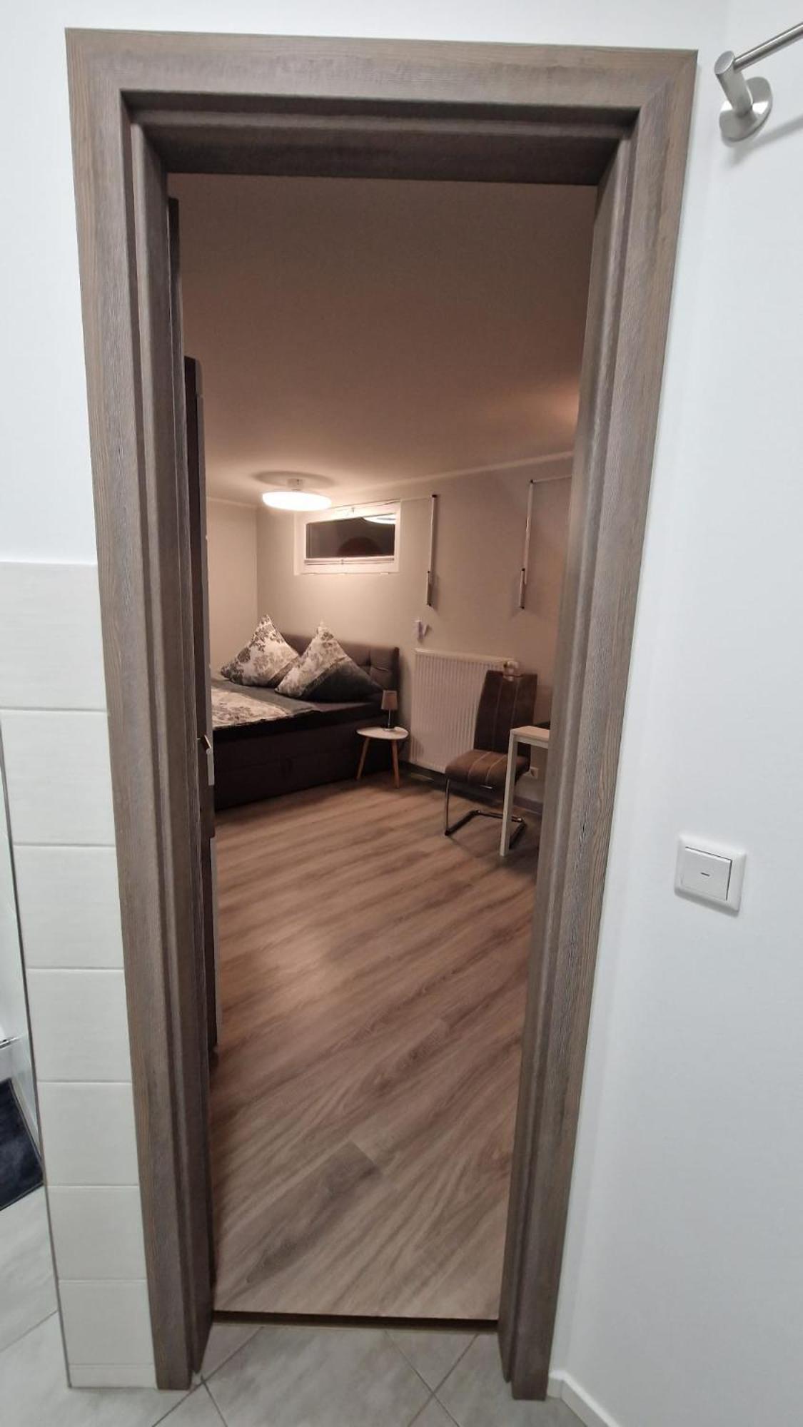 Ferienwohnung Oder Studio Dresden-Neustadt Inkl Parkplatz Mit Balkon Oder Terrasse חדר תמונה